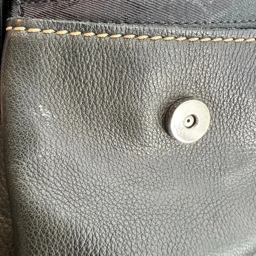 Fossil Sutter crossbody Black pebbled soft leather Silver metalware key details